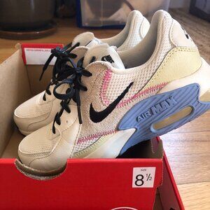 EUC Nike Air Max Excee
